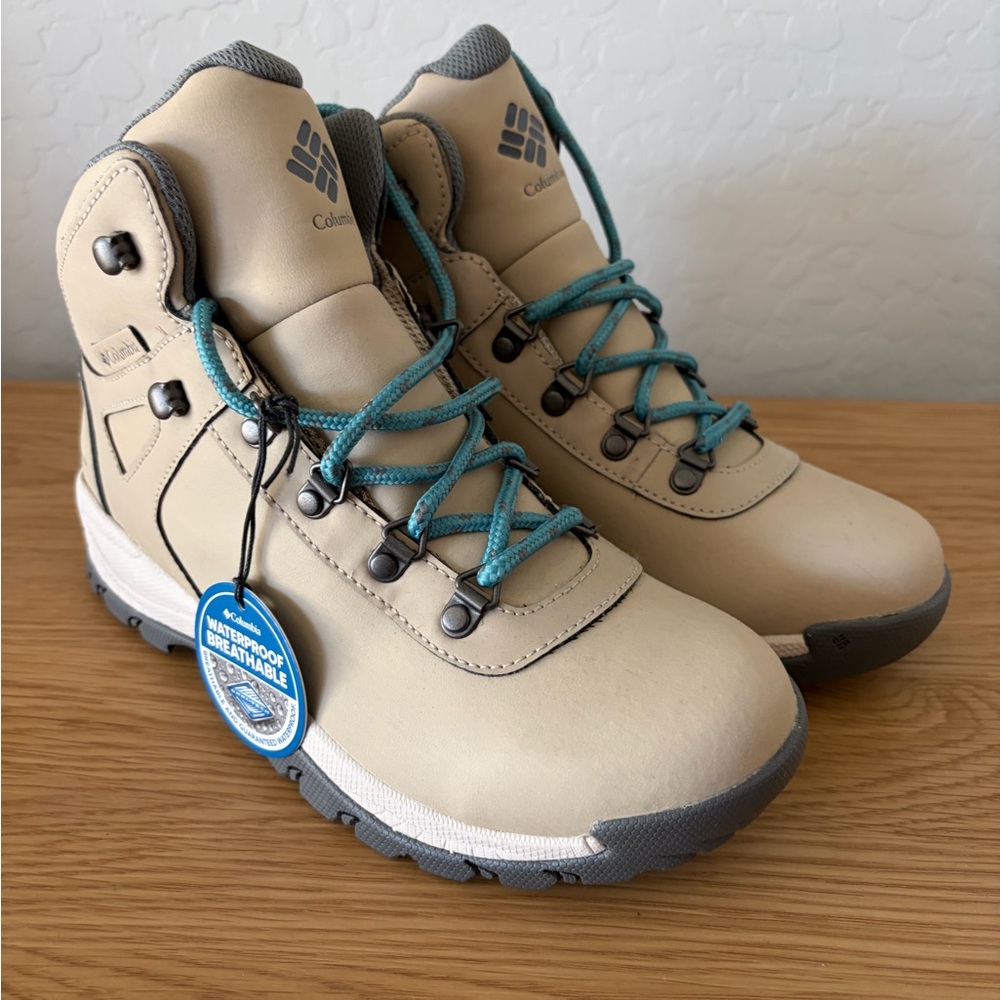 NWT Columbia Tan Boots with Teal Laces